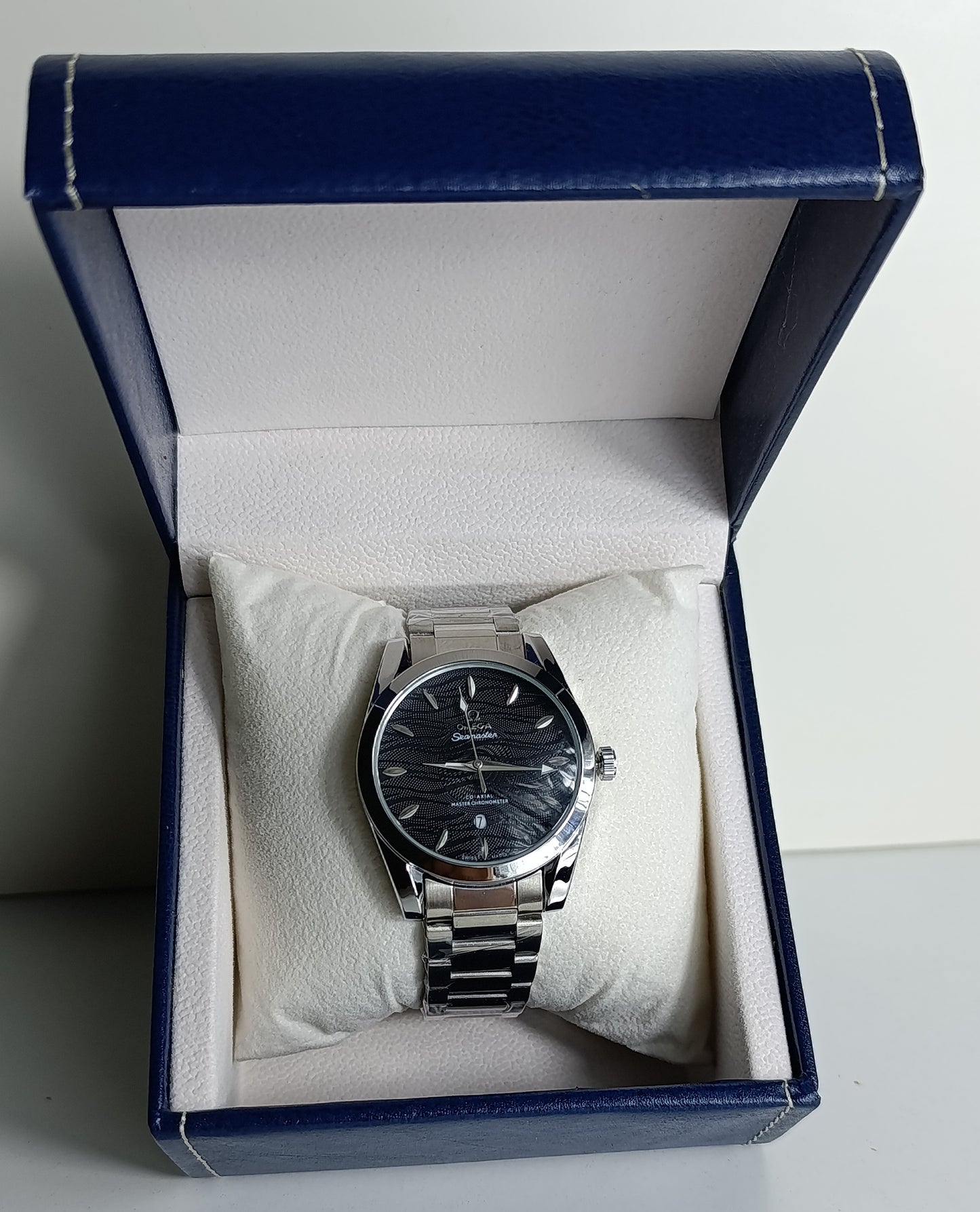 OMEGA Seamaster Men’s Luxury Watch – Timeless Elegance