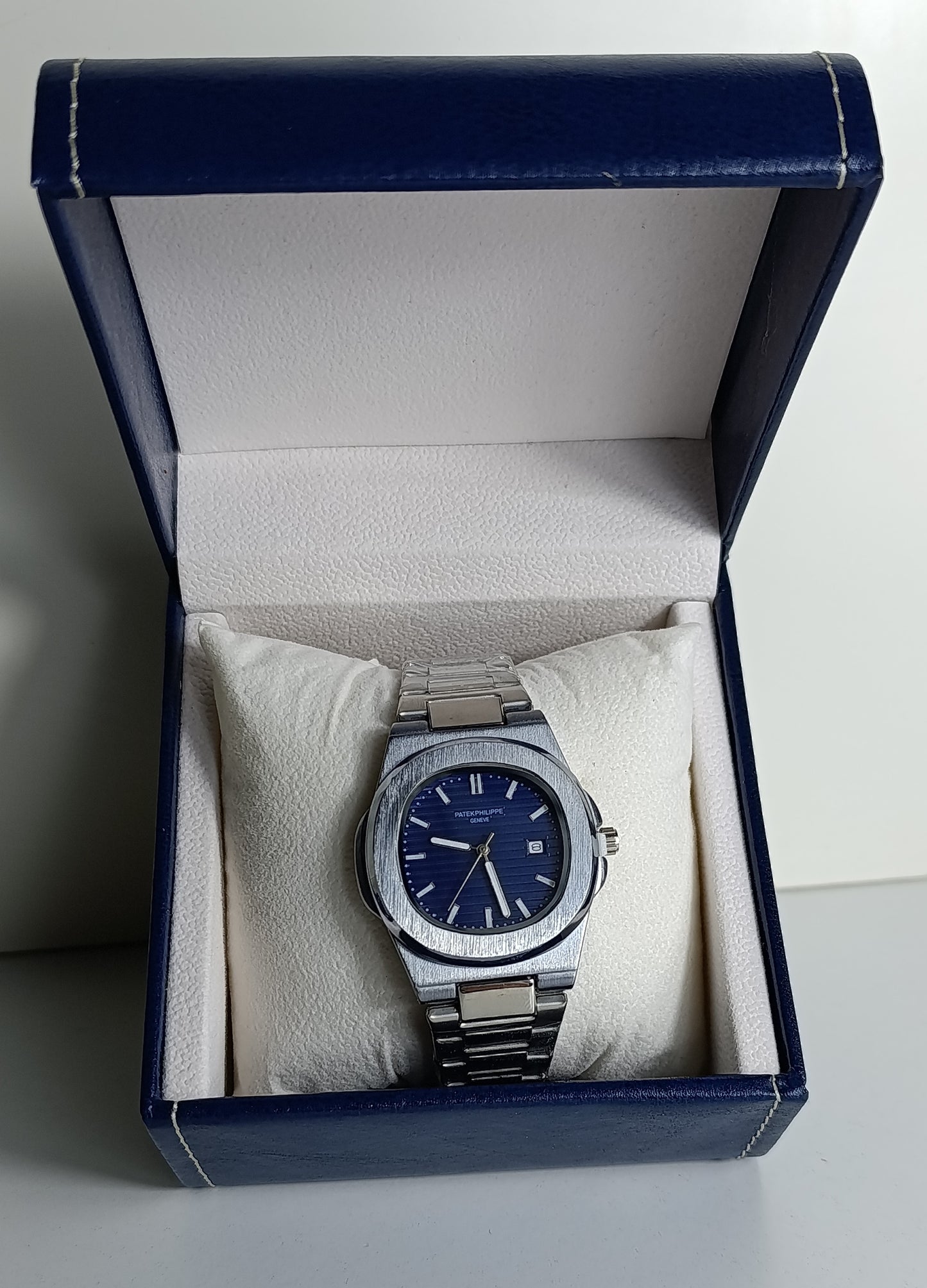 Montre-bracelet Patek Philippe Genève style Nautilus