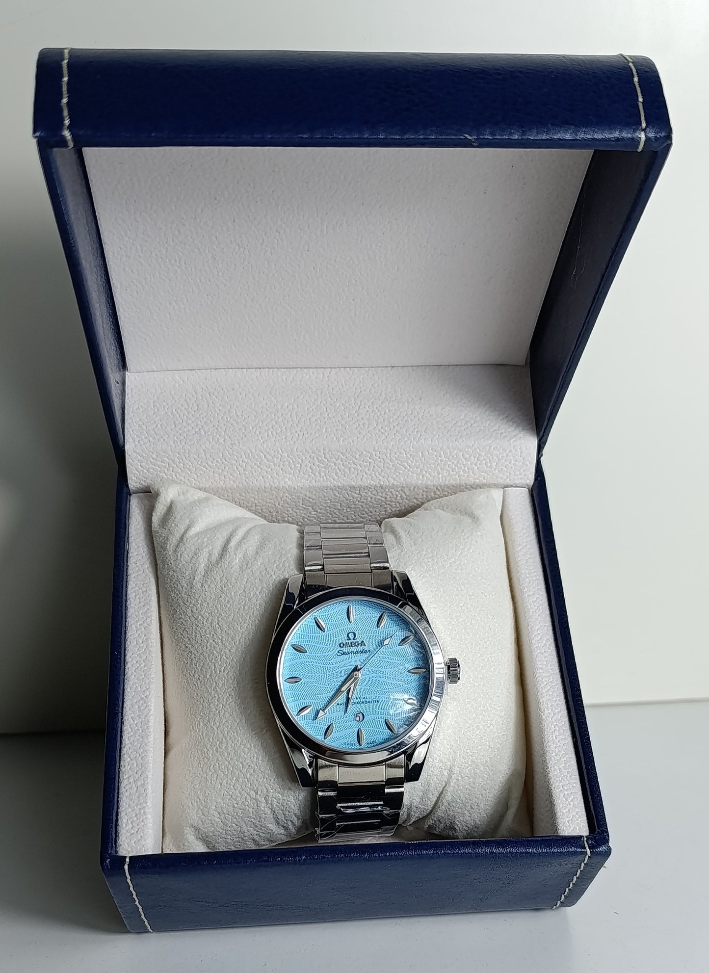 OMEGA Seamaster Men’s Luxury Watch – Timeless Elegance