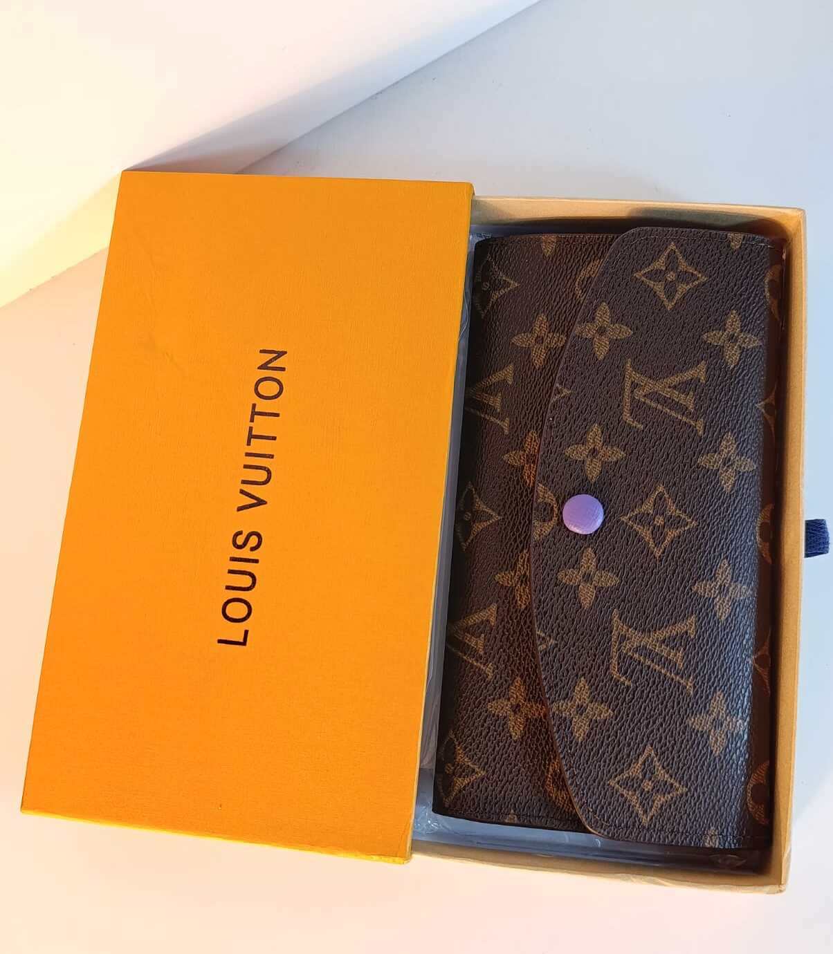 portefeuille LV couleur violet