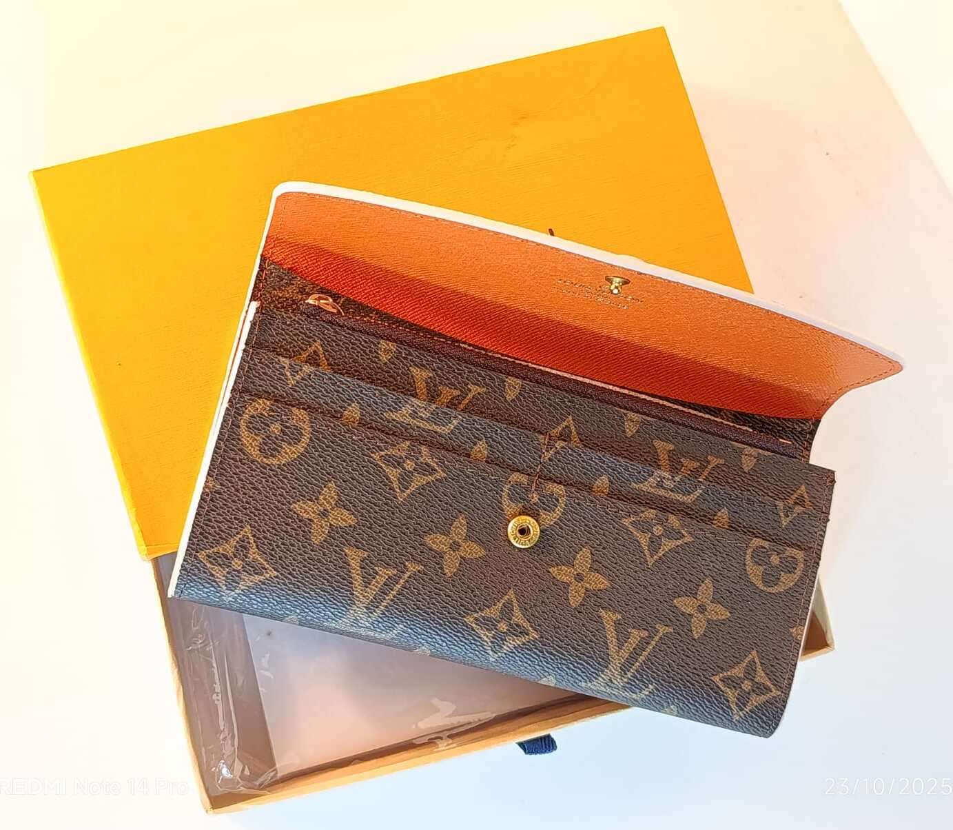 portefeuille LV couleur oronge