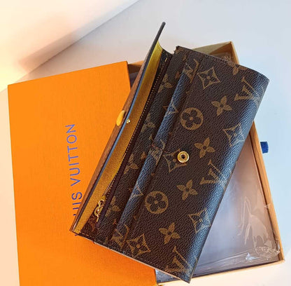 portefeuille LV couleur jaune